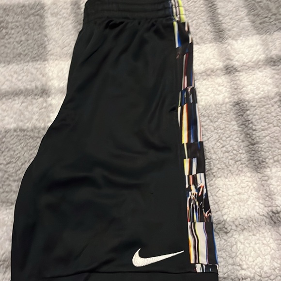 Kids Nike shorts - Picture 3 of 4